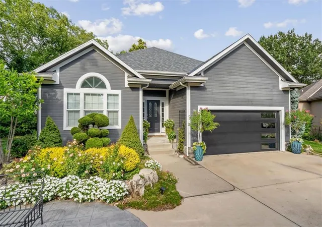 Photo 2 of House for sale at 13725 Pembroke Cir, Overland Park, KS 66224 | MLS# 2646014 | Listing updated on 2026-10-18