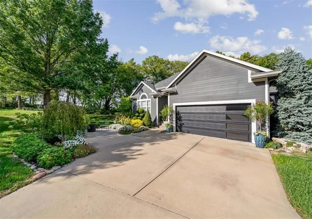 Photo 3 of House for sale at 13725 Pembroke Cir, Overland Park, KS 66224 | MLS# 2646014 | Listing updated on 2026-10-18