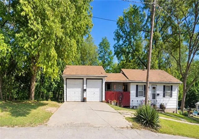 Photo 2 of Single family home for sale at 109 N Market St, Rock Port, MO 64482 | MLS# 2646016 | Listing updated on 2026-10-10