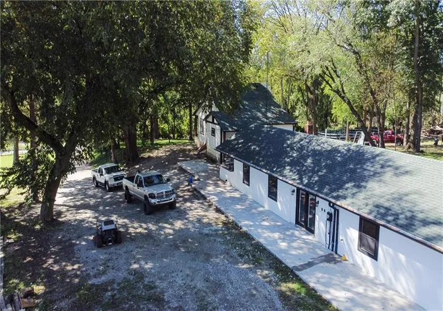 Photo 3 of Single family home for sale at 2813 Easton Rd, Saint Joseph, MO 64503 | MLS# 2646023 | Listing updated on 2026-10-08