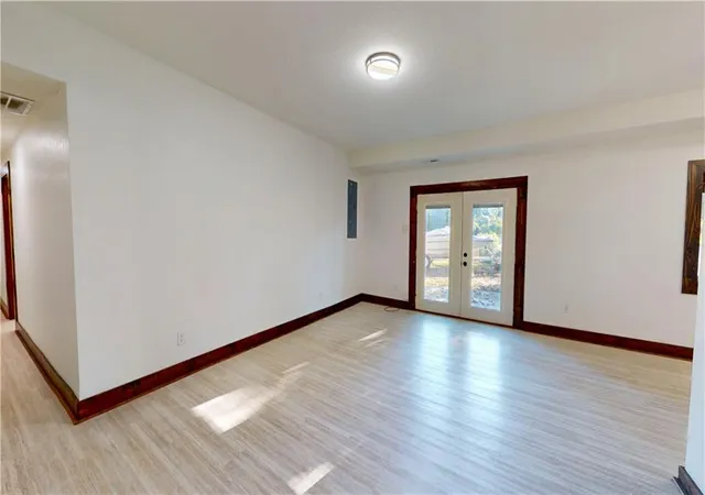 Photo 4 of Single family home for sale at 2813 Easton Rd, Saint Joseph, MO 64503 | MLS# 2646023 | Listing updated on 2026-10-08