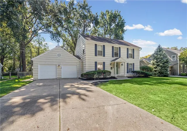 Photo 3 of Single family home for sale at 5419 W 100th Terrace, Overland Park, KS 66207 | MLS# 2646025 | Listing updated on 2026-10-09