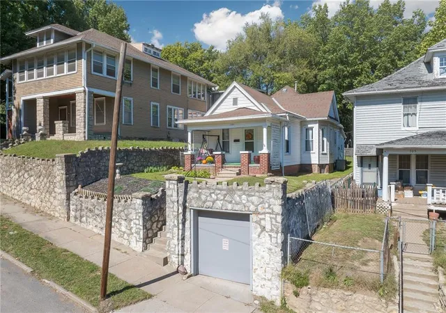 Single family home for sale at 703 Mcdonald St, Saint Joseph, MO 64505 | MLS# 2646038