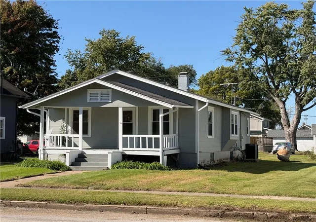 Photo 1 of Single family home for sale at 319 Parkway St, Hardin, MO 64035 | MLS# 2646043 | Listing updated on 2026-10-15