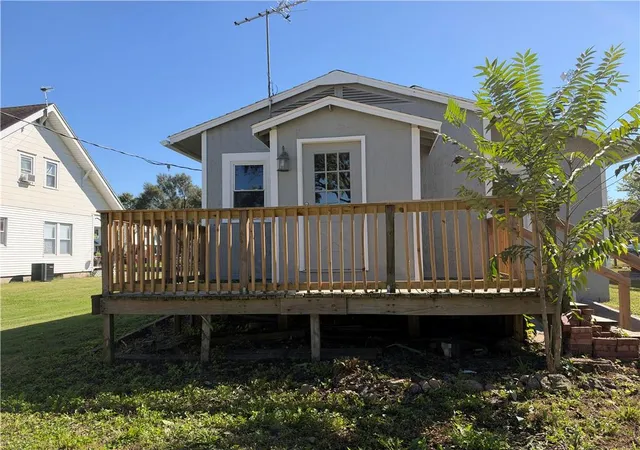 Photo 3 of Single family home for sale at 319 Parkway St, Hardin, MO 64035 | MLS# 2646043 | Listing updated on 2026-10-15