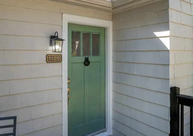Photo 1 of Single family home for sale at 1105 NE Maple Dr, Kansas City, MO 64118 | MLS# 2646047 | Listing updated on 2026-10-09