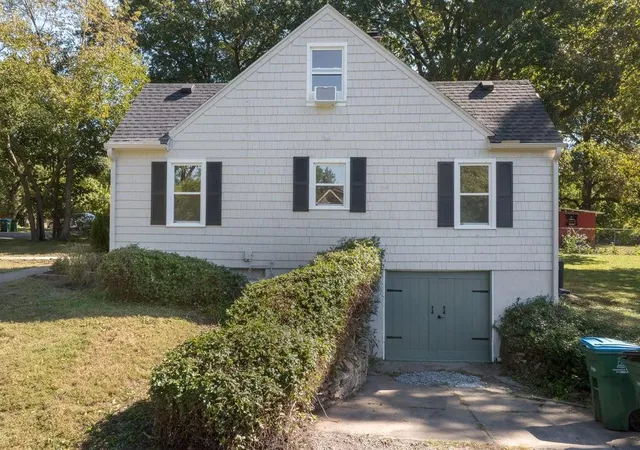 Photo 2 of Single family home for sale at 1105 NE Maple Dr, Kansas City, MO 64118 | MLS# 2646047 | Listing updated on 2026-10-09