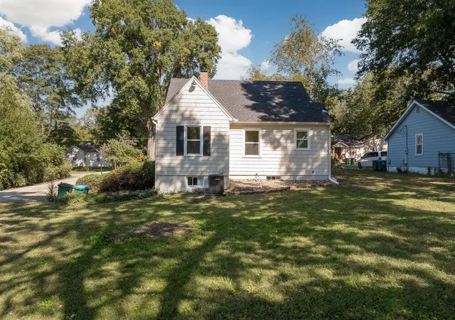 Photo 3 of Single family home for sale at 1105 NE Maple Dr, Kansas City, MO 64118 | MLS# 2646047 | Listing updated on 2026-10-09