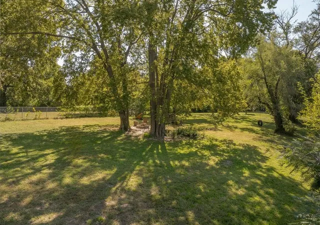 Photo 4 of Single family home for sale at 1105 NE Maple Dr, Kansas City, MO 64118 | MLS# 2646047 | Listing updated on 2026-10-09