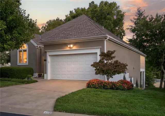 Single family home for sale at 624 W 131 Terrace, Kansas City, MO 64145 | MLS# 2646051