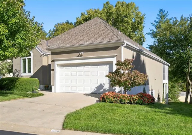 Photo 1 of Single family home for sale at 624 W 131 Terrace, Kansas City, MO 64145 | MLS# 2646051 | Listing updated on 2026-10-09