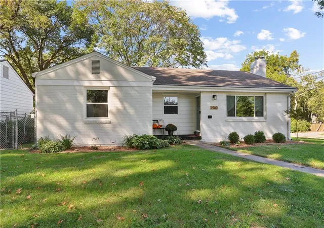 Single family home for sale at 7900 Pennsylvania Ave, Kansas City, MO 64114 | MLS# 2646053
