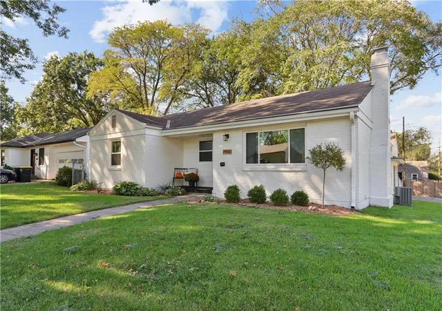 Photo 2 of Single family home for sale at 7900 Pennsylvania Ave, Kansas City, MO 64114 | MLS# 2646053 | Listing updated on 2026-10-09