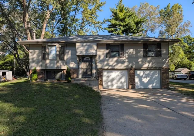 Photo 1 of Single family home for sale at 306 Se 21st Street, Oak Grove, MO 64075 | MLS# 2646054 | Listing updated on 2026-10-08