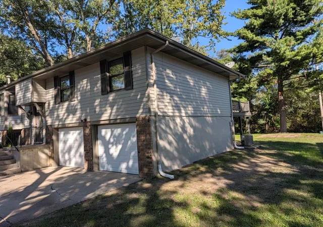 Photo 2 of Single family home for sale at 306 Se 21st Street, Oak Grove, MO 64075 | MLS# 2646054 | Listing updated on 2026-10-08