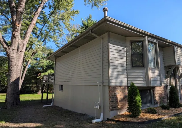 Photo 3 of Single family home for sale at 306 SE 21st Street, Oak Grove, MO 64075 | MLS# 2646054 | Listing updated on 2026-10-08
