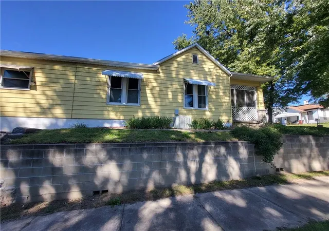 Photo 1 of Single family home for sale at 2002 N 3rd Street, Saint Joseph, MO 64505 | MLS# 2646057 | Listing updated on 2026-10-08