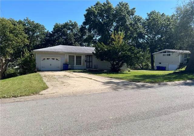 Photo 1 of Sale Pending at 6001 N Michigan Pl, Kansas City, MO 64118 | MLS# 2646058 | Listing updated on 2026-10-16