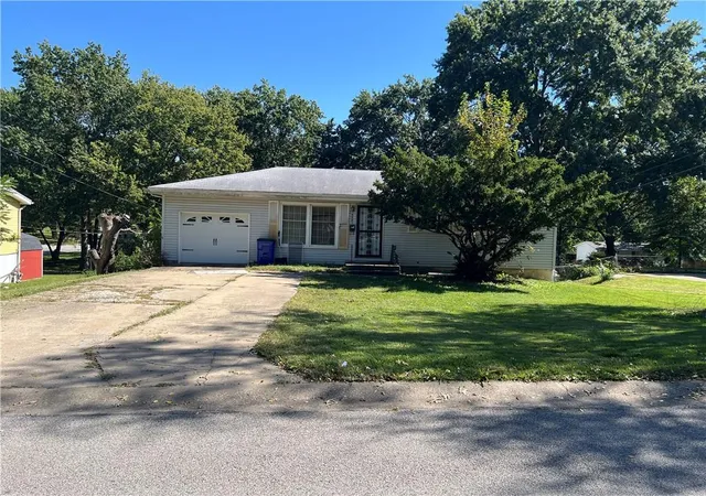 Photo 2 of Sale Pending at 6001 N Michigan Pl, Kansas City, MO 64118 | MLS# 2646058 | Listing updated on 2026-10-16