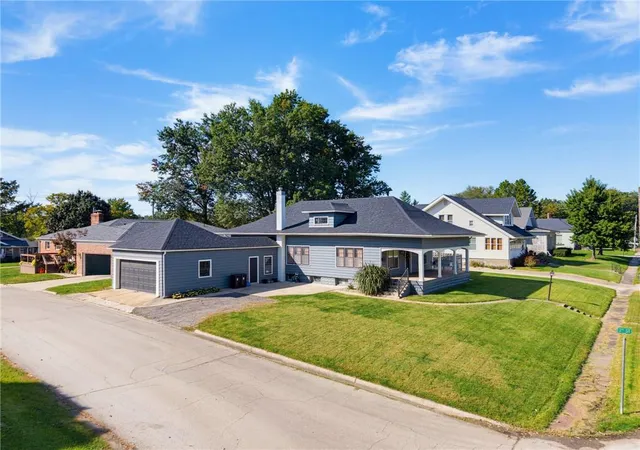 Photo 1 of Sale Pending at 305 Debolt St, Trenton, MO 64683 | MLS# 2646061 | Listing updated on 2026-10-09