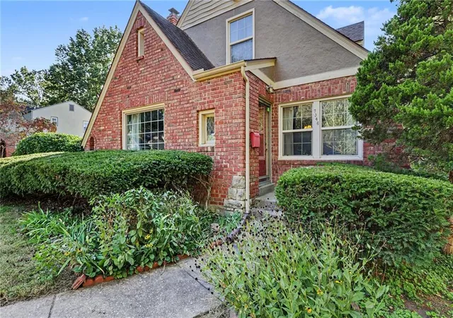 Photo 3 of Single family home for sale at 7346 Grand Ave, Kansas City, MO 64114 | MLS# 2646062 | Listing updated on 2026-10-08