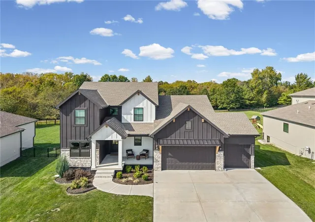 Photo 4 of Single family home for sale at 2102 Foxtail Dr, Kearney, MO 64060 | MLS# 2646063 | Listing updated on 2026-10-17