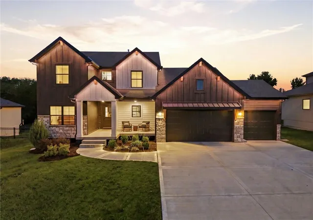Photo 1 of Single family home for sale at 2102 Foxtail Dr, Kearney, MO 64060 | MLS# 2646063 | Listing updated on 2026-10-17