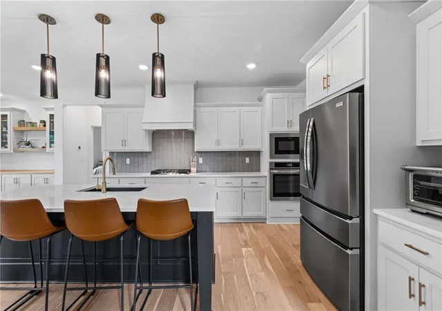 Photo 3 of Single family home for sale at 2102 Foxtail Dr, Kearney, MO 64060 | MLS# 2646063 | Listing updated on 2026-10-17
