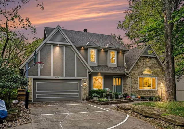 Photo 4 of Single family home for sale at 8228 NW Weatherby Dr, Kansas City, MO 64152 | MLS# 2646064 | Listing updated on 2026-10-15