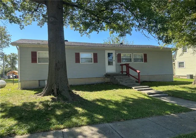 Photo 1 of Single family home for sale at 411 W Pine St, Orrick, MO 64077 | MLS# 2646067 | Listing updated on 2026-10-09