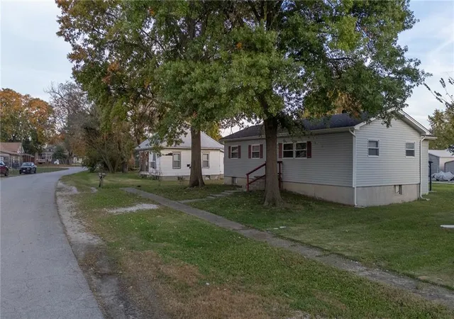 Photo 3 of Single family home for sale at 411 W Pine St, Orrick, MO 64077 | MLS# 2646067 | Listing updated on 2026-10-27