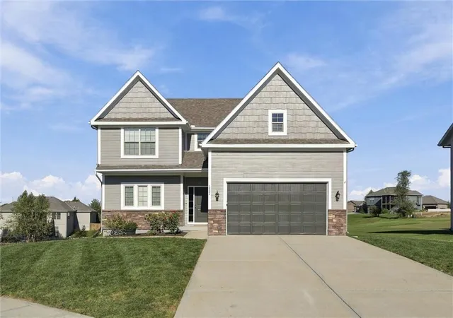 Single family home for sale at 18304 Rock Crk Dr, Smithville, MO 64089 | MLS# 2646068