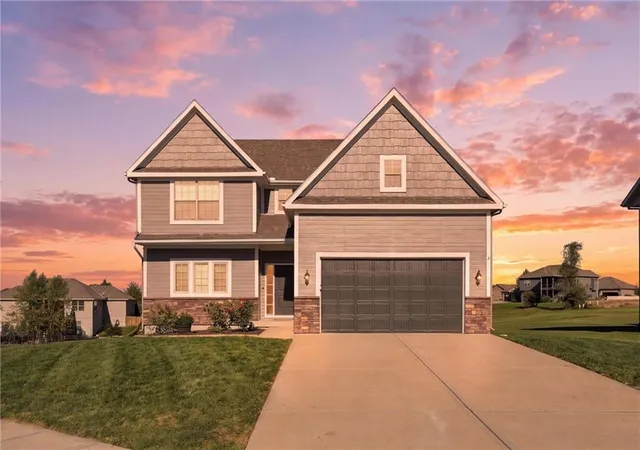 Photo 1 of Single family home for sale at 18304 Rock Crk Dr, Smithville, MO 64089 | MLS# 2646068 | Listing updated on 2026-10-08