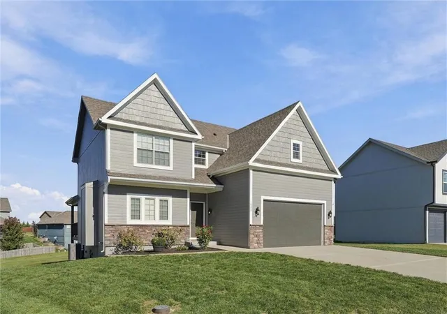 Photo 2 of Single family home for sale at 18304 Rock Crk Dr, Smithville, MO 64089 | MLS# 2646068 | Listing updated on 2026-10-08