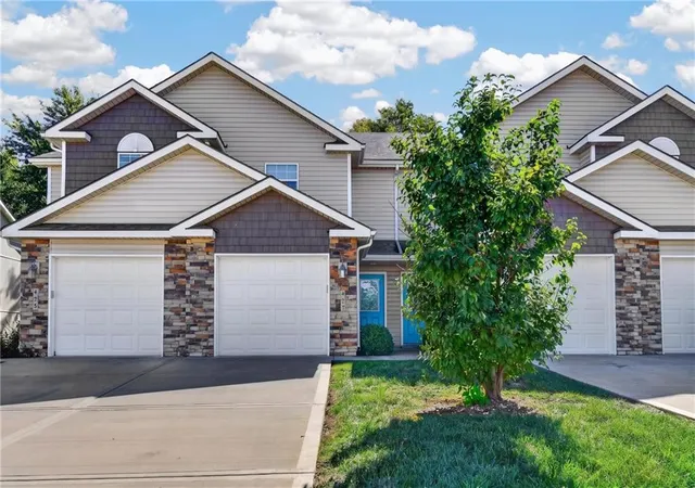 Photo 2 of Single family home for sale at 427 Tumbleweed Pl, Belton, MO 64012 | MLS# 2646072 | Listing updated on 2026-10-09