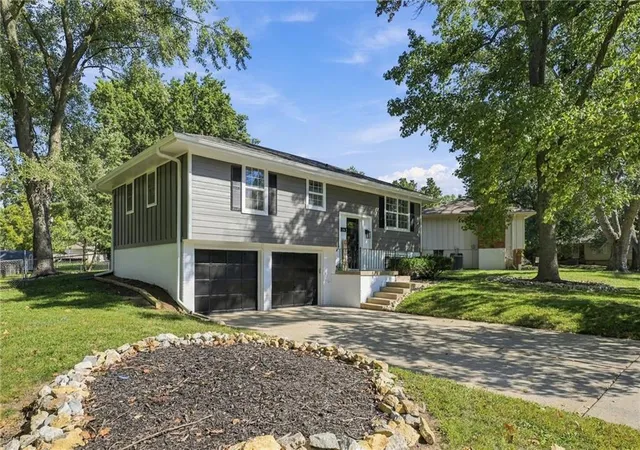 Photo 2 of Single family home for sale at 205 Sw Kingscross Rd, Blue Springs, MO 64014 | MLS# 2646083 | Listing updated on 2026-10-11