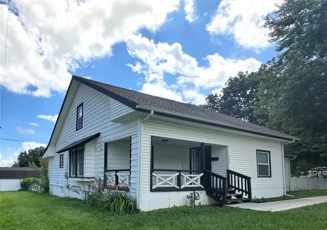 Photo 1 of Single family home for sale at 929 E Walnut St, Independence, MO 64050 | MLS# 2646086 | Listing updated on 2026-10-09
