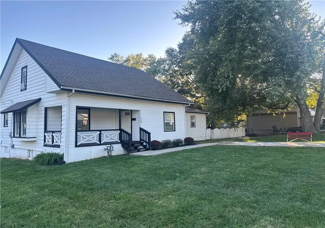 Photo 1 of Single family home for sale at 929 E Walnut St, Independence, MO 64050 | MLS# 2646086 | Listing updated on 2026-10-10