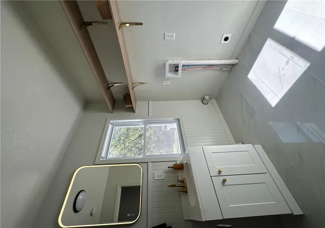 Photo 3 of Single family home for sale at 929 E Walnut St, Independence, MO 64050 | MLS# 2646086 | Listing updated on 2026-10-17