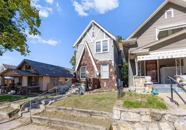 Photo 2 of Single family home for sale at 2012 Grandview Blvd, Kansas City, KS 66102 | MLS# 2646088 | Listing updated on 2026-10-08
