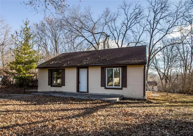 Photo 1 of Single family home for sale at 9043 Walnut St, Kansas City, MO 64114 | MLS# 2646090 | Listing updated on 2026-10-08