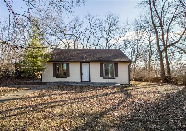 Photo 2 of Single family home for sale at 9043 Walnut St, Kansas City, MO 64114 | MLS# 2646090 | Listing updated on 2026-10-08