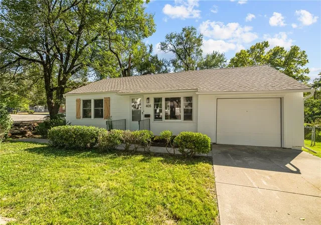 Photo 2 of Single family home for sale at 405 W 86th Terrace, Kansas City, MO 64114 | MLS# 2646102 | Listing updated on 2026-10-08