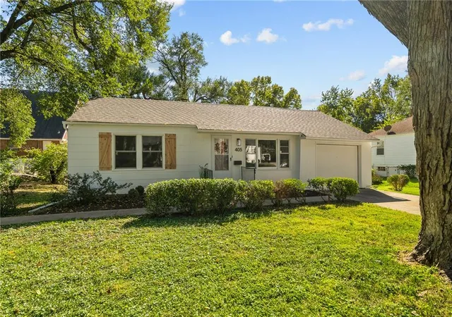 Photo 3 of Single family home for sale at 405 W 86th Terrace, Kansas City, MO 64114 | MLS# 2646102 | Listing updated on 2026-10-08