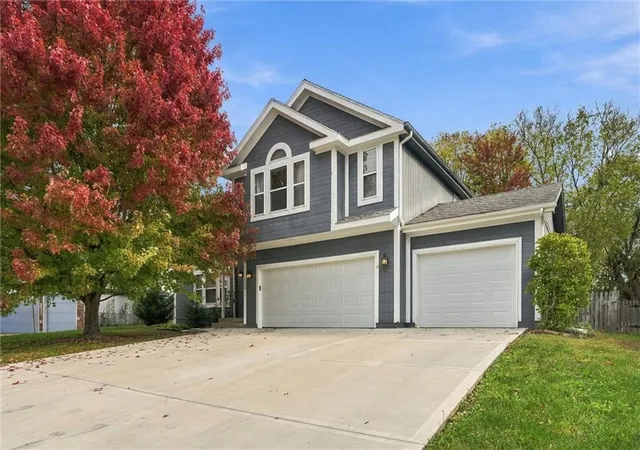 Single family home for sale at 1329 SE Dalton Dr, Lees Summit, MO 64081 | MLS# 2646104