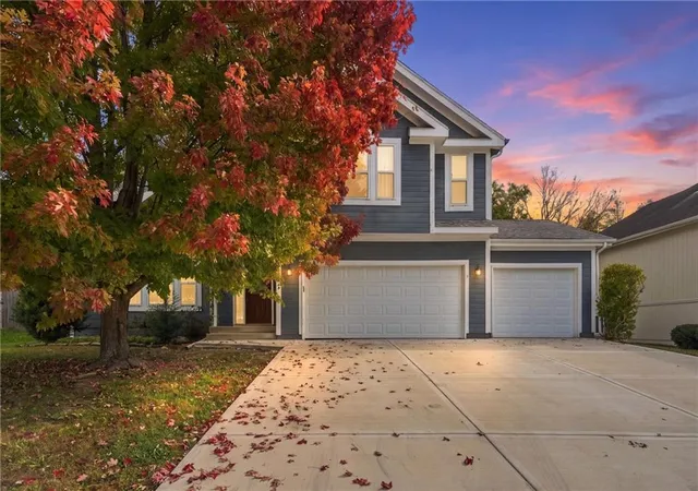Photo 2 of Single family home for sale at 1329 SE Dalton Dr, Lees Summit, MO 64081 | MLS# 2646104 | Listing updated on 2026-10-28