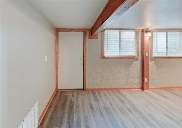 Listing Photo 5 - Condo for sale in building located at 470 W 104th St, Kansas, MO 64114 - Unit #E