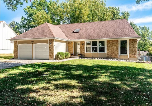 Photo 2 of Single family home for sale at 10003 N Charlotte St, Kansas City, MO 64155 | MLS# 2646109 | Listing updated on 2026-10-20