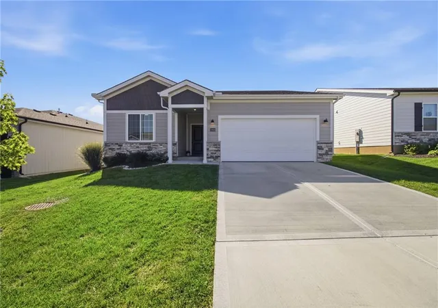 Photo 1 of Single family home for sale at 20909 W 190th Place, Spring Hill, KS 66083 | MLS# 2646111 | Listing updated on 2026-10-11