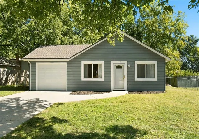 Photo 1 of Single family home for sale at 440 N Pine St, Olathe, KS 66061 | MLS# 2646115 | Listing updated on 2026-10-09
